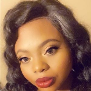 Meet your Posher, Janelle